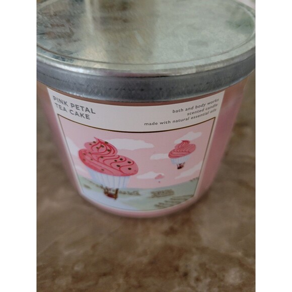 Pink Petal Tea Cake Bath And Body Works 3 Wick Candle - Picture 1 of 2